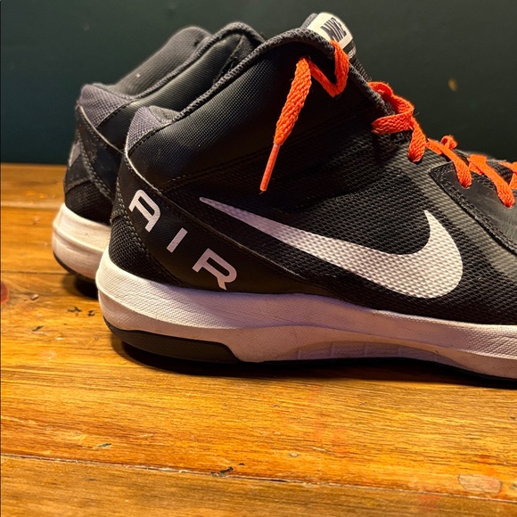 Nike Air Men's Black and White Athletic Shoes with Orange Laces - Picture 5 of 5